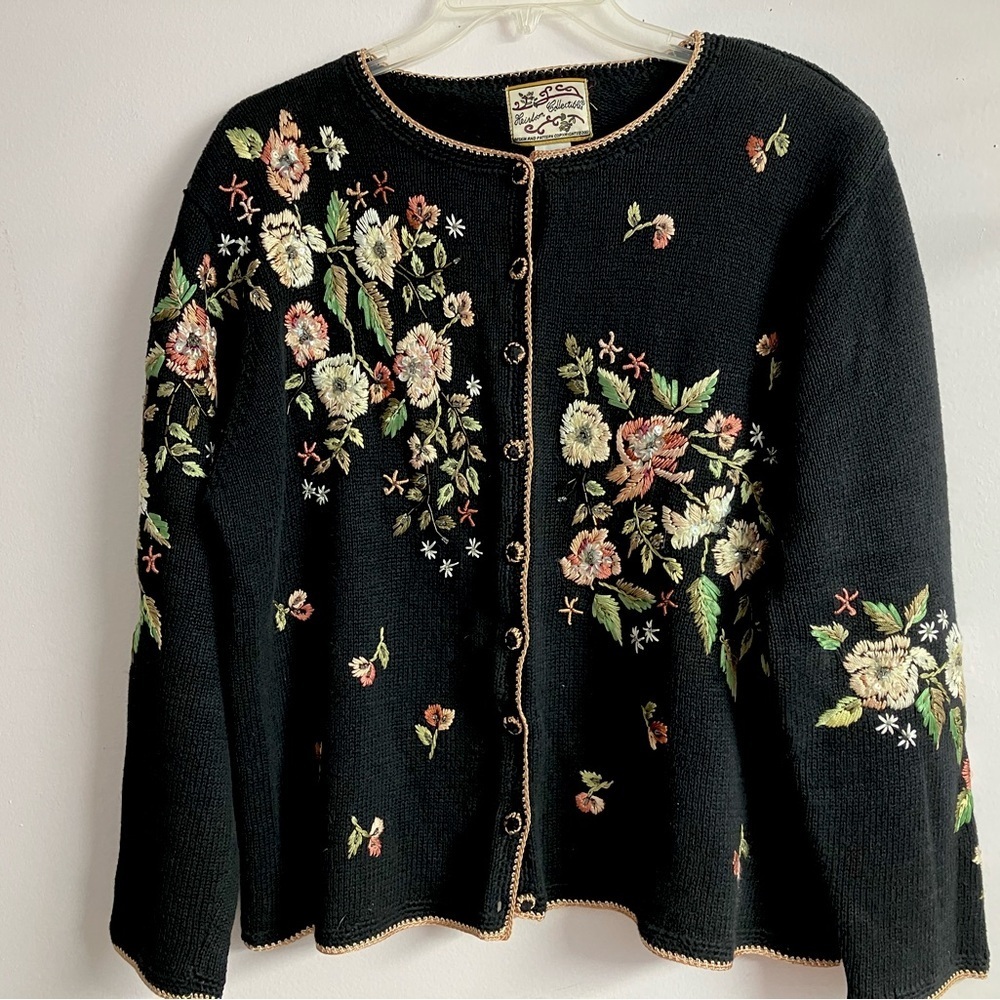 Heirloom Collectibles Women’s Cardigan, L, Black/Peach/Green, Cottagecore